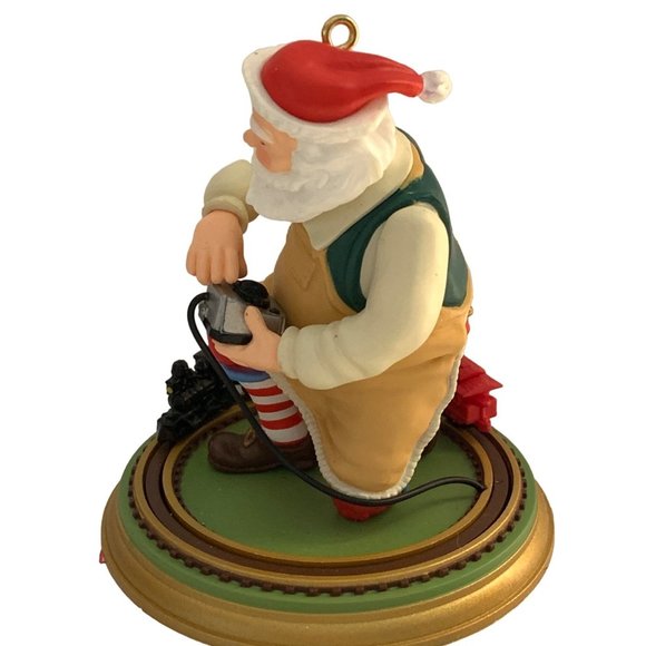 Hallmark Toymaker Santa Claus Xmas Ornament Toy Train 7th in Series Ken … - Picture 4 of 8